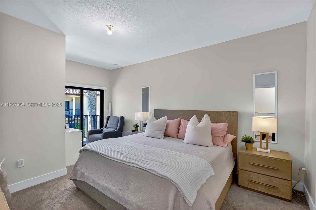 4655 NW 83rd Path, Doral, FL 33166 Photo