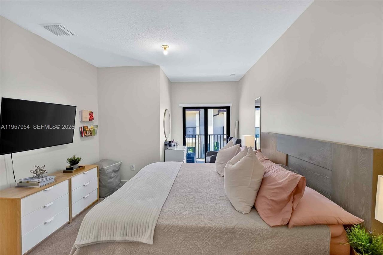 4655 NW 83rd Path, Doral, FL 33166 Photo