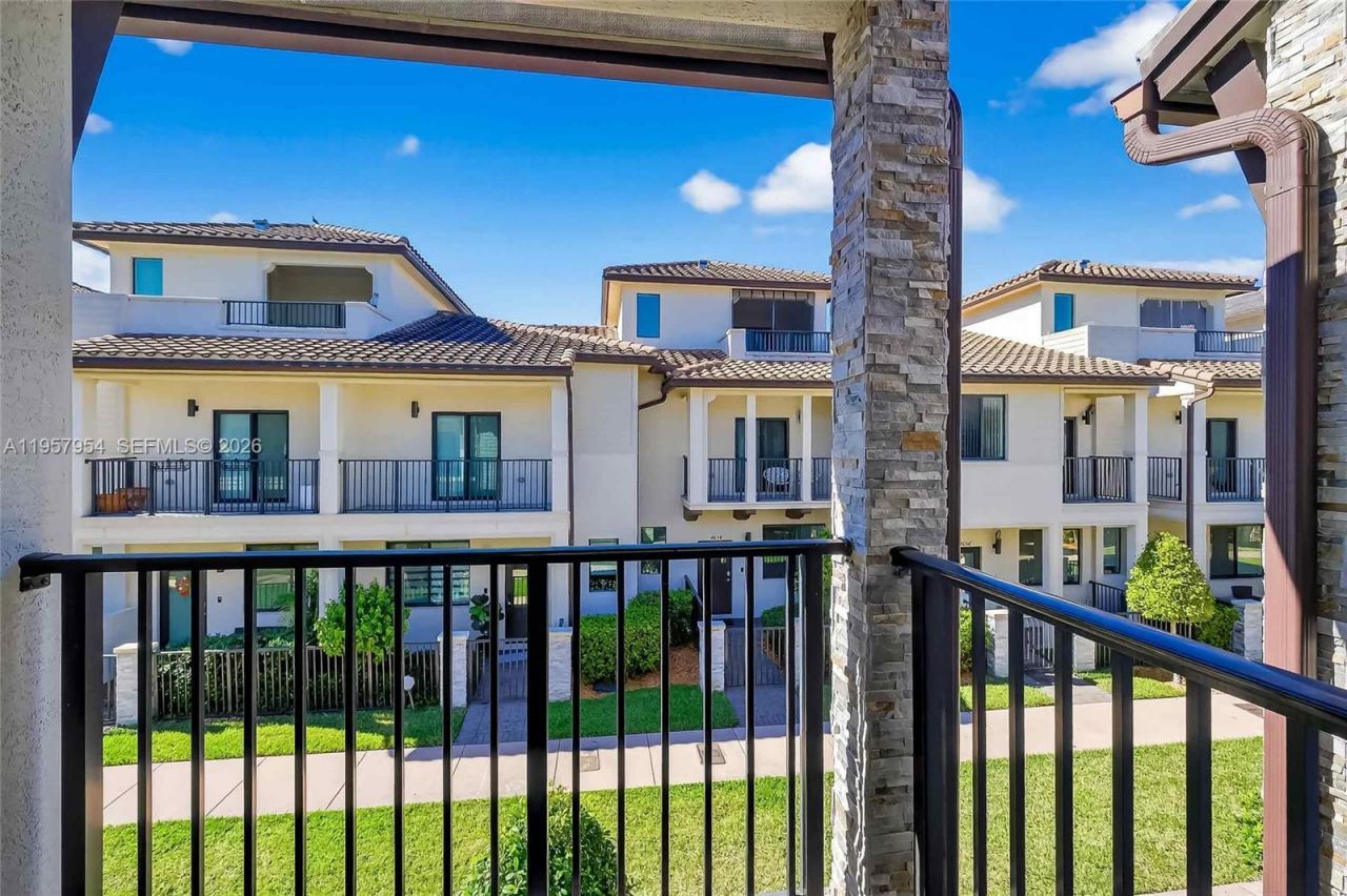 4655 NW 83rd Path, Doral, FL 33166 Photo