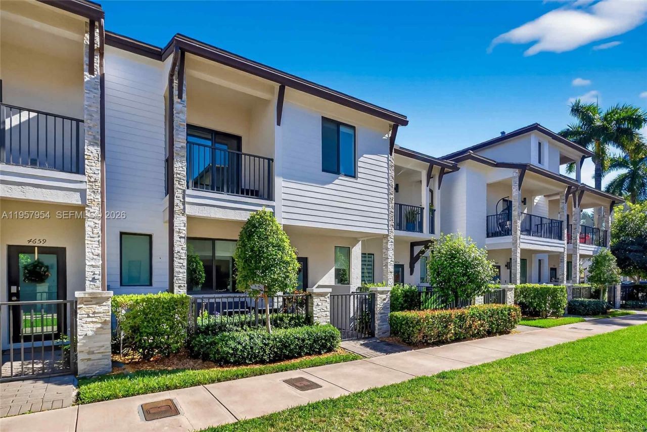 4655 NW 83rd Path, Doral, FL 33166 Photo