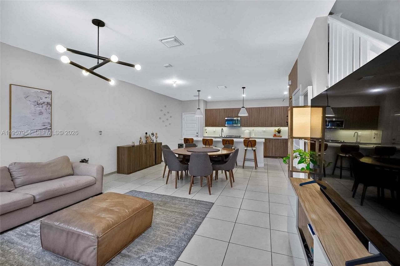 4655 NW 83rd Path, Doral, FL 33166 Photo