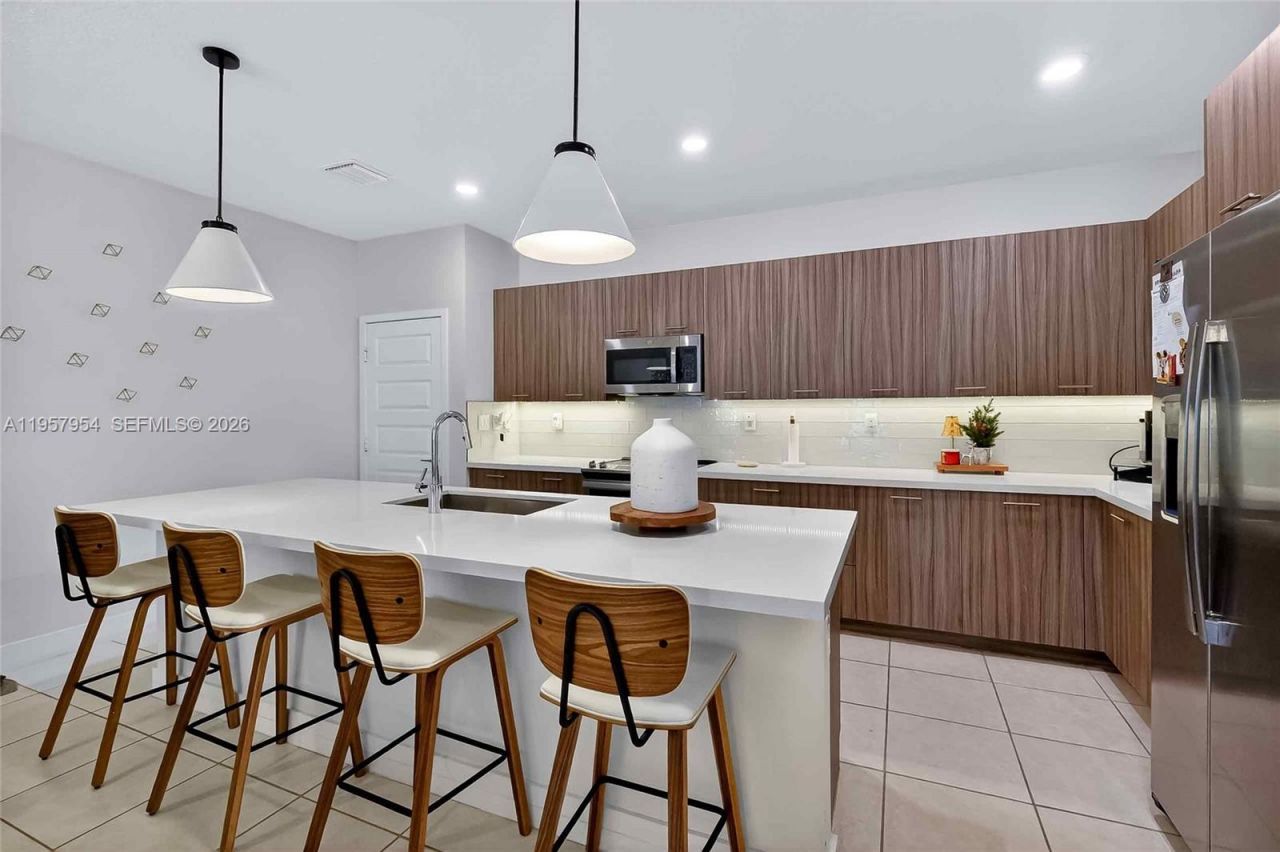 4655 NW 83rd Path, Doral, FL 33166 Photo