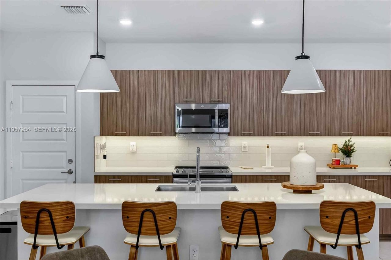 4655 NW 83rd Path, Doral, FL 33166 Photo