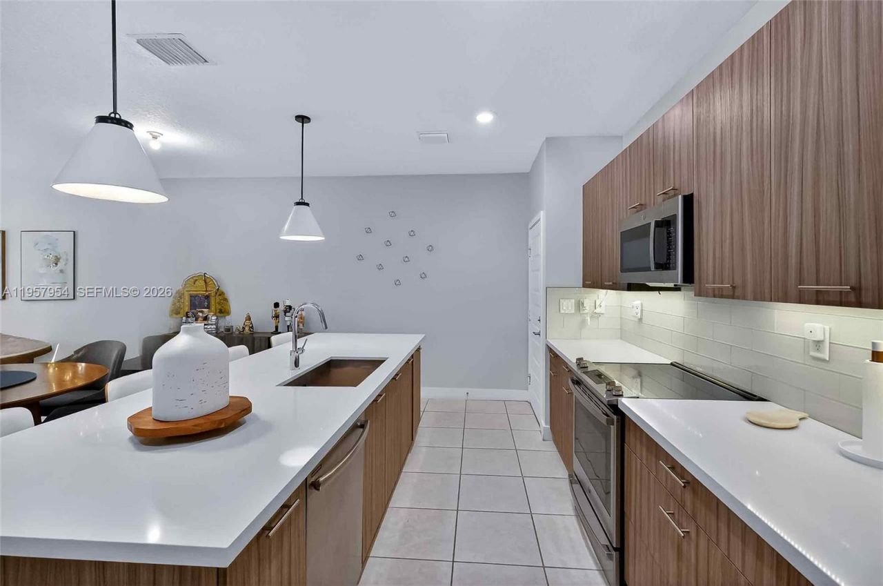 4655 NW 83rd Path, Doral, FL 33166 Photo