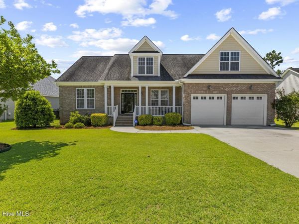 417 Meadowland Circle, Maple Hill, NC 28454