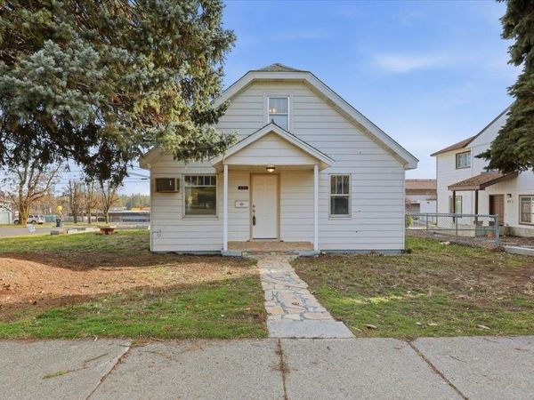 821 3RD St, Cheney, WA 99004