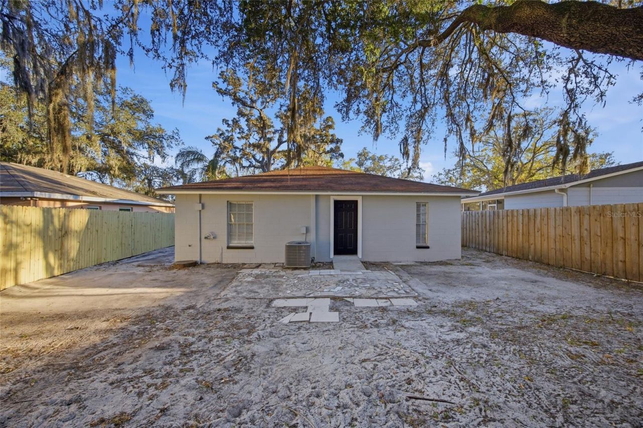 1812 E 99th Avenue, Tampa, FL 33612 Photo
