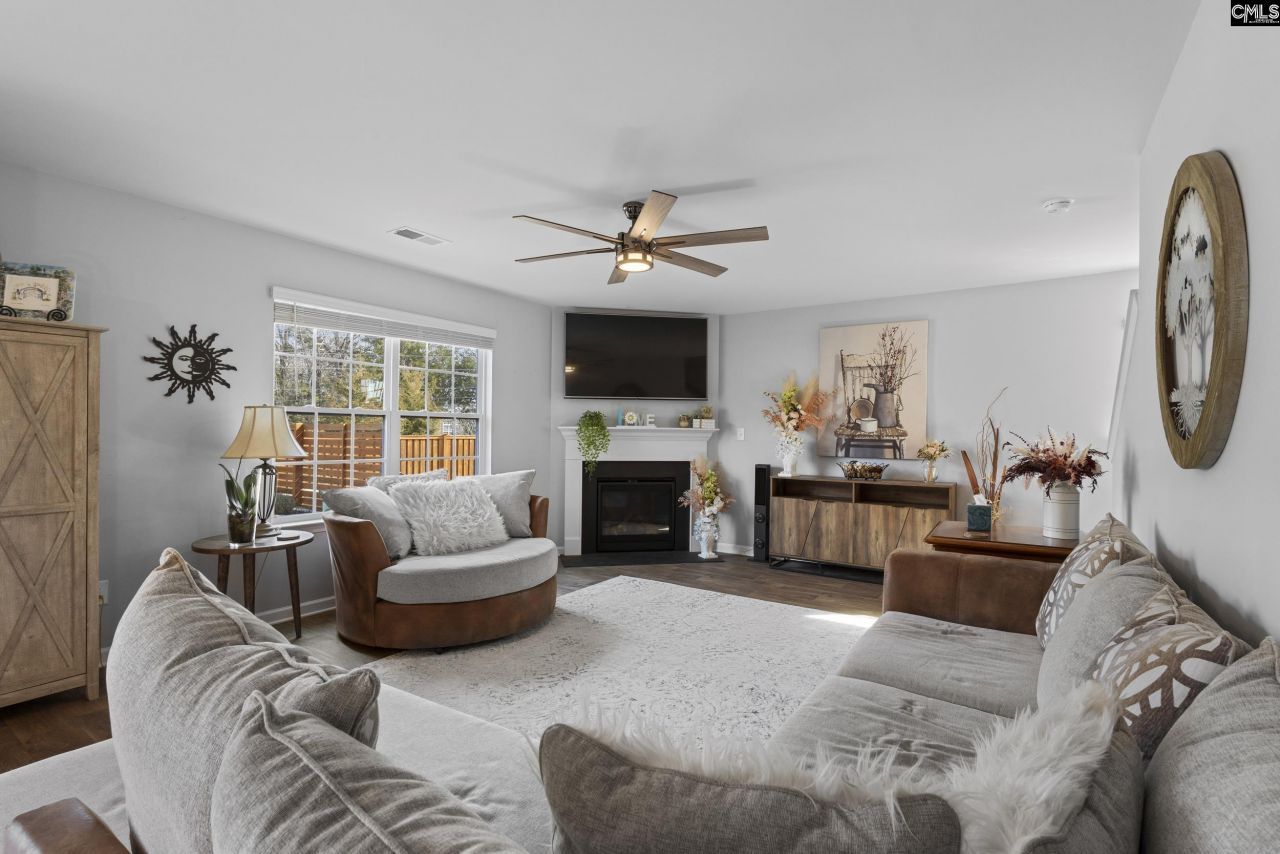 312 Throne Court Photo 17