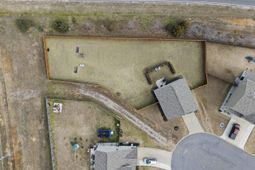 312 Throne Court photo 4