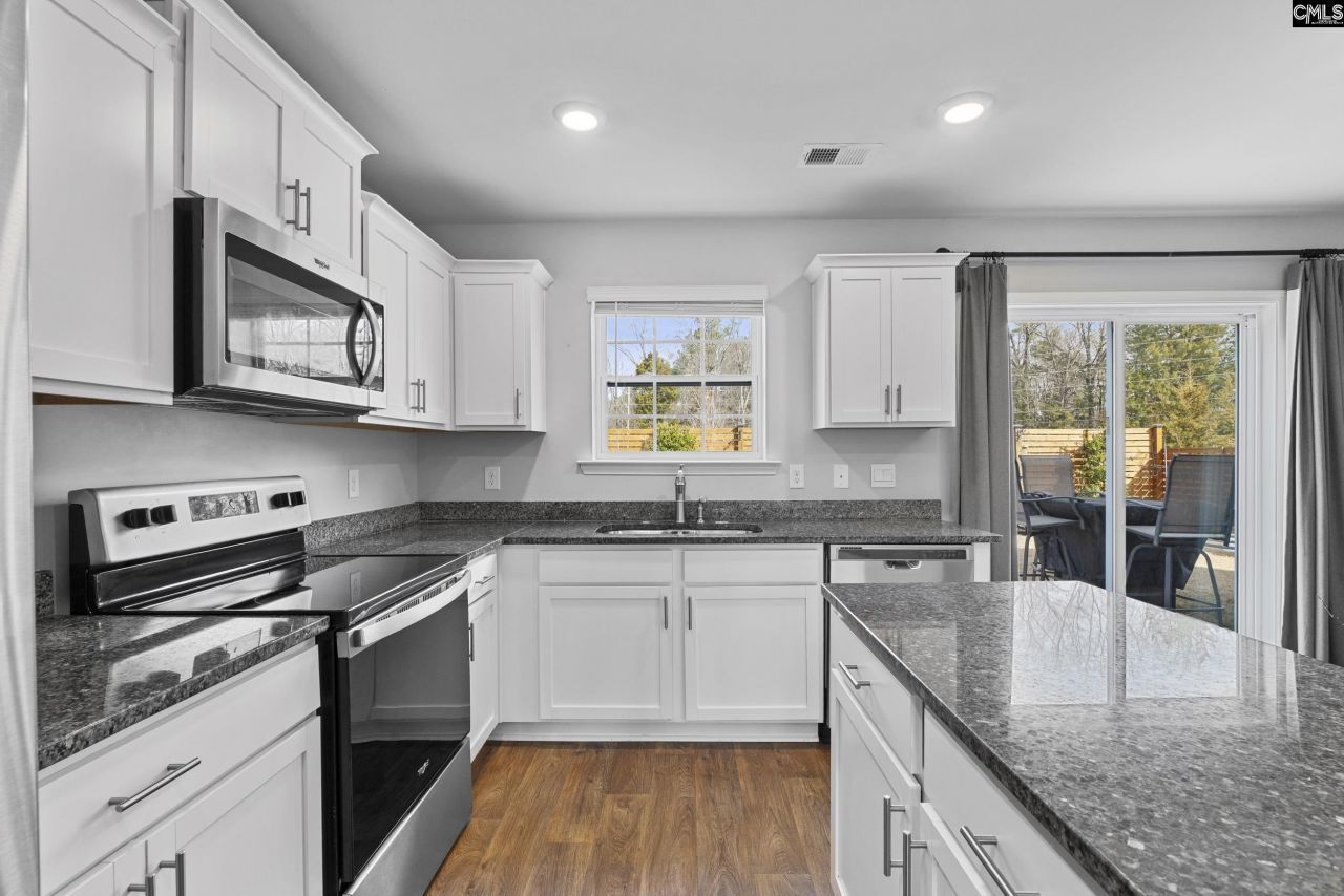 312 Throne Court Photo 23