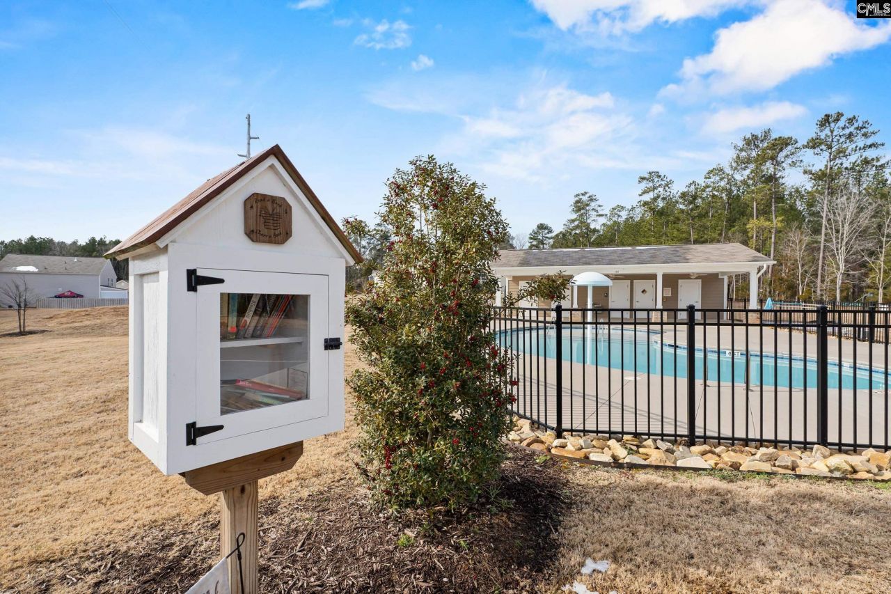 312 Throne Court Photo 39