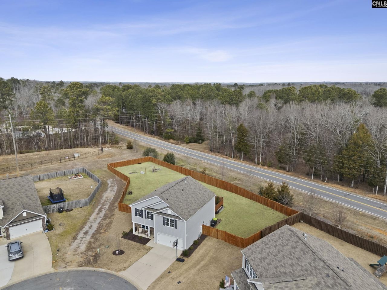 312 Throne Court Photo 4