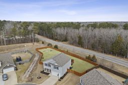 312 Throne Court photo 4