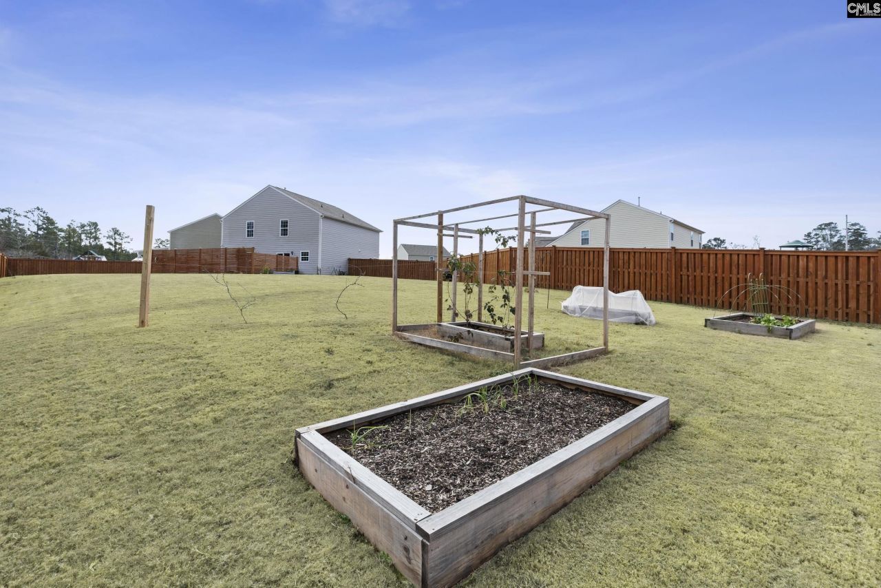 312 Throne Court Photo 9