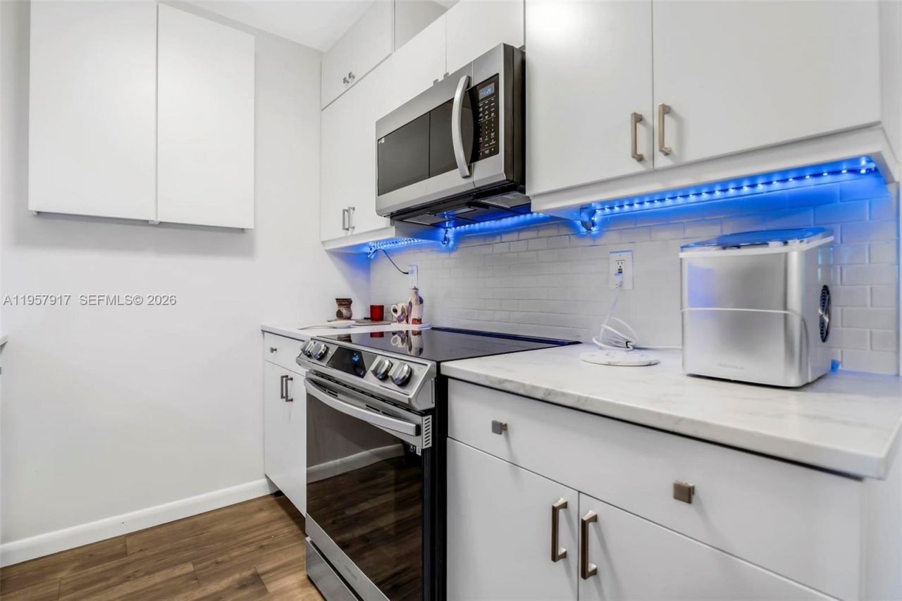 901 SW 11th Ave , Unit 17H, Hallandale Beach, FL 33009 Photo