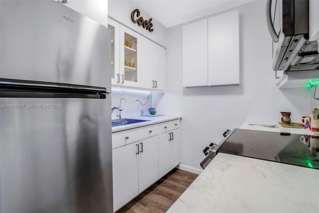 901 SW 11th Ave , Unit 17H, Hallandale Beach, FL 33009 Photo