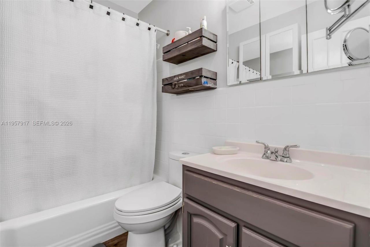 901 SW 11th Ave , Unit 17H, Hallandale Beach, FL 33009 Photo