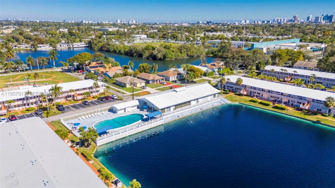901 SW 11th Ave , Unit 17H, Hallandale Beach, FL 33009 Photo
