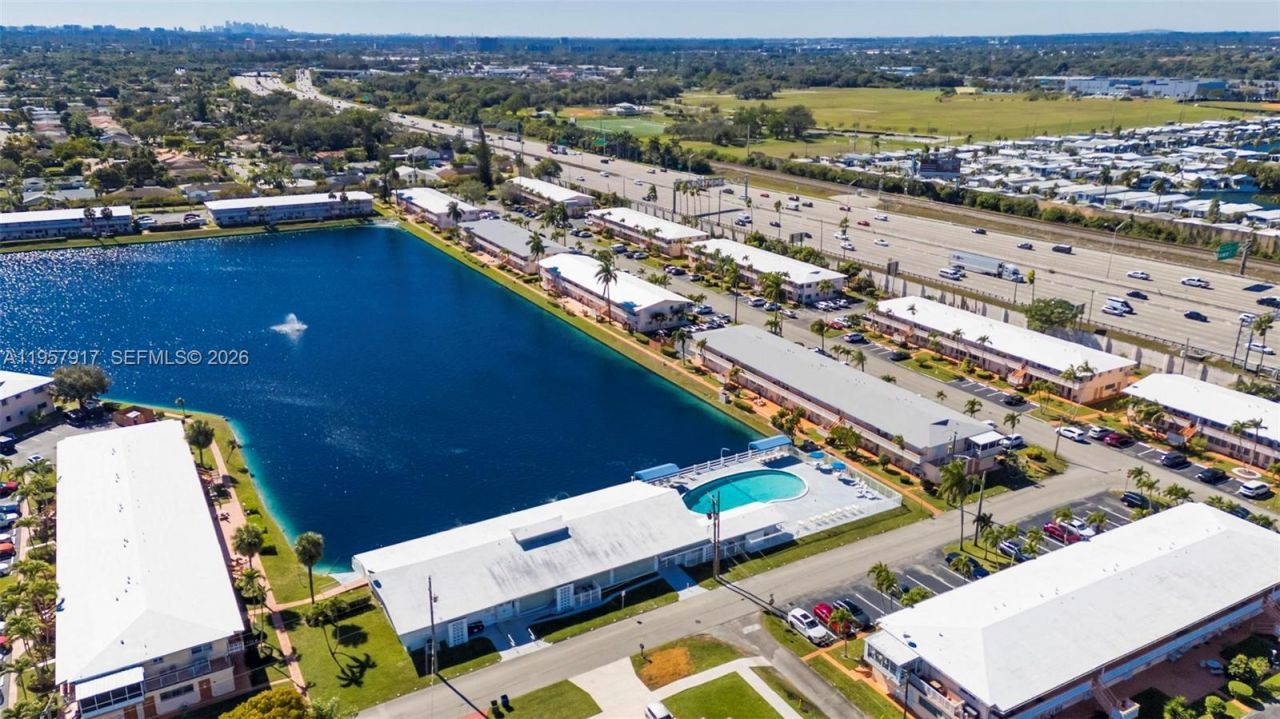 901 SW 11th Ave , Unit 17H, Hallandale Beach, FL 33009 Photo