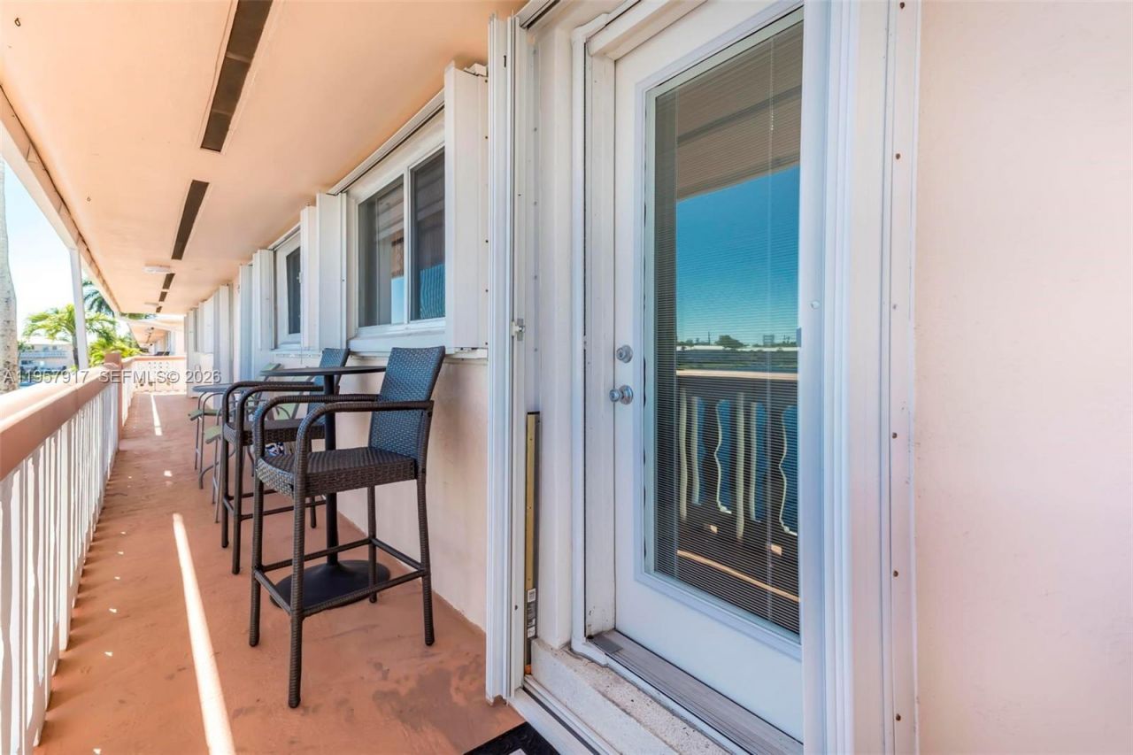 901 SW 11th Ave , Unit 17H, Hallandale Beach, FL 33009 Photo