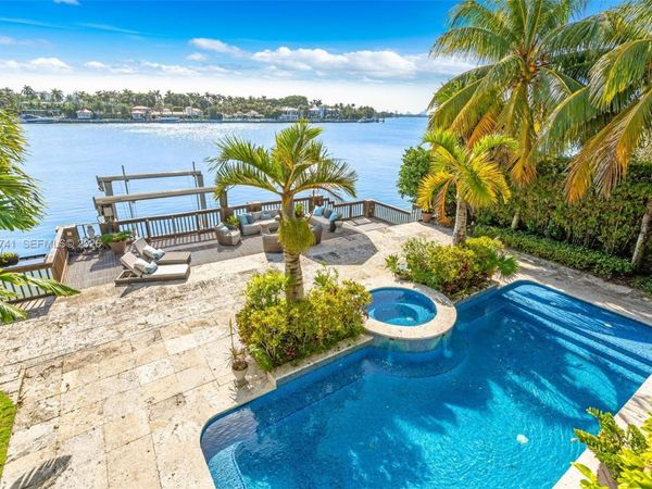 1398 Bay Dr , Miami Beach, FL 33141