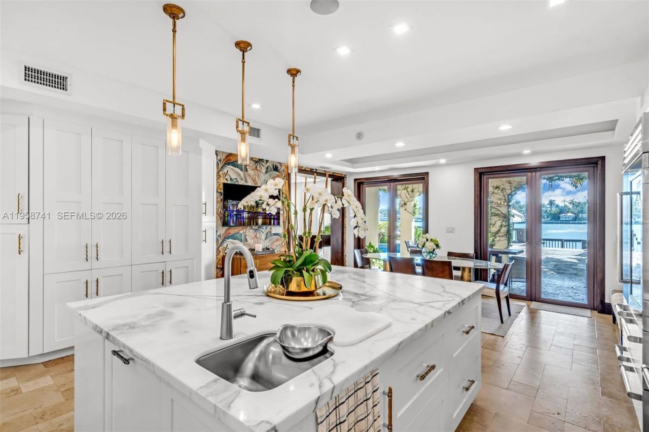 1398 Bay Dr , Miami Beach, FL 33141 Photo