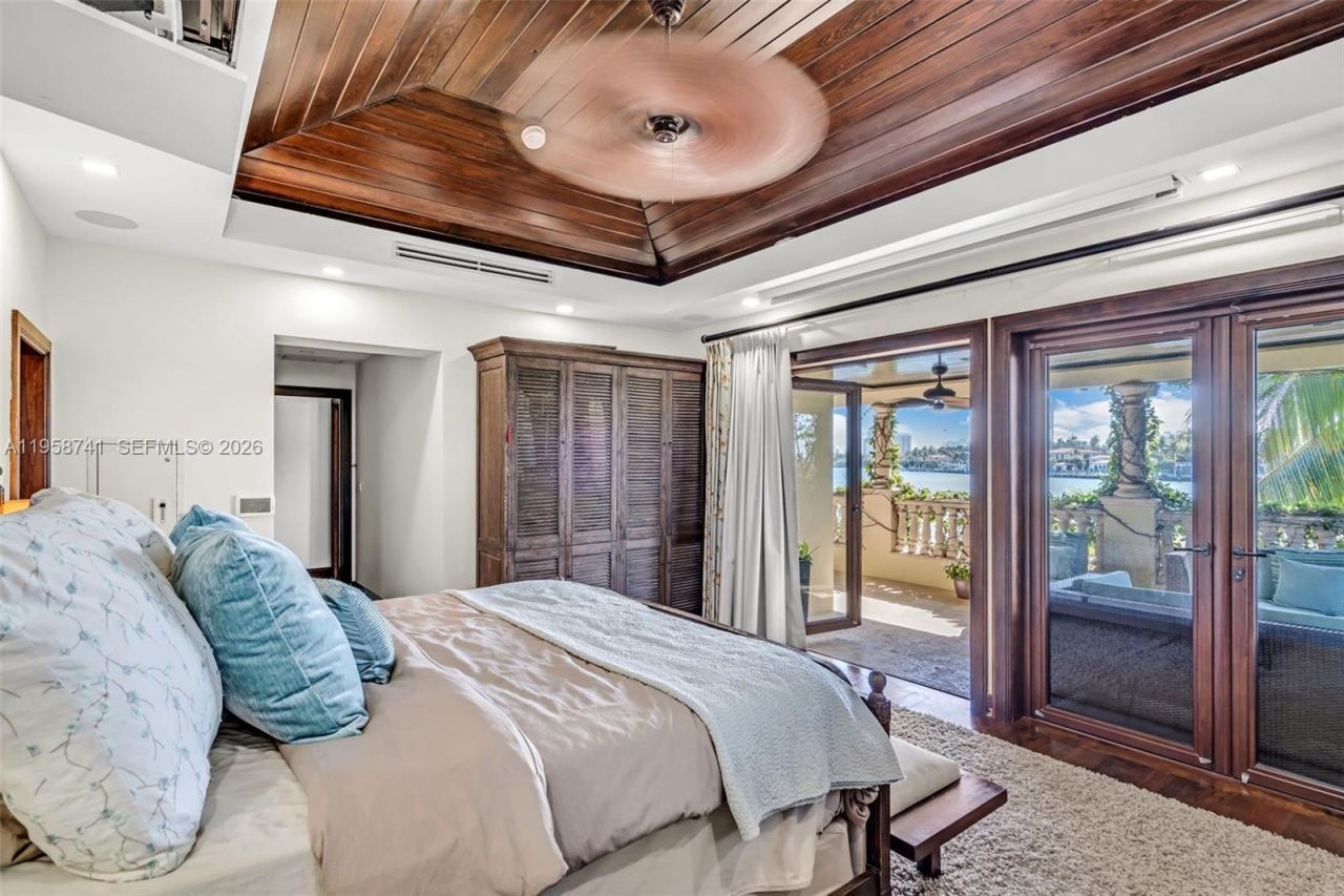 1398 Bay Dr , Miami Beach, FL 33141 Photo