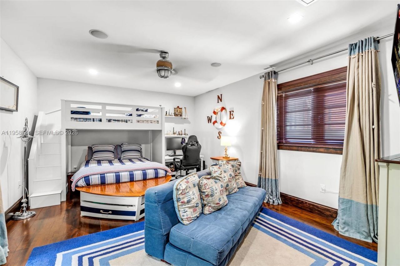 1398 Bay Dr , Miami Beach, FL 33141 Photo