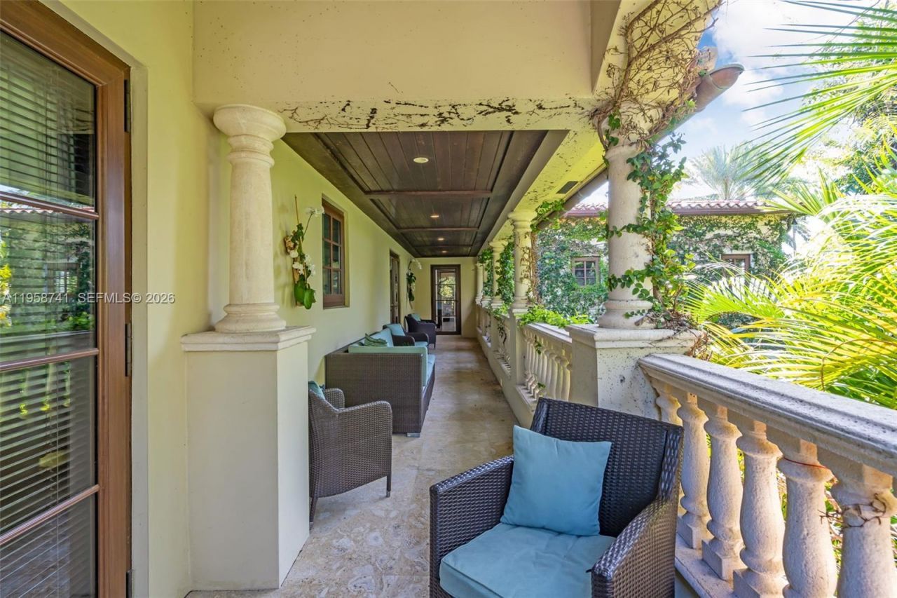 1398 Bay Dr , Miami Beach, FL 33141 Photo