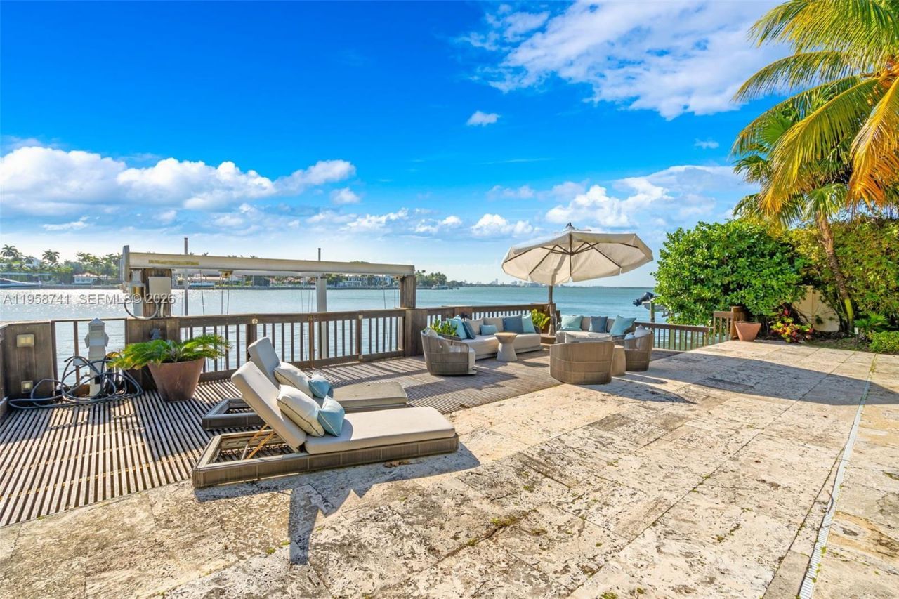 1398 Bay Dr , Miami Beach, FL 33141 Photo