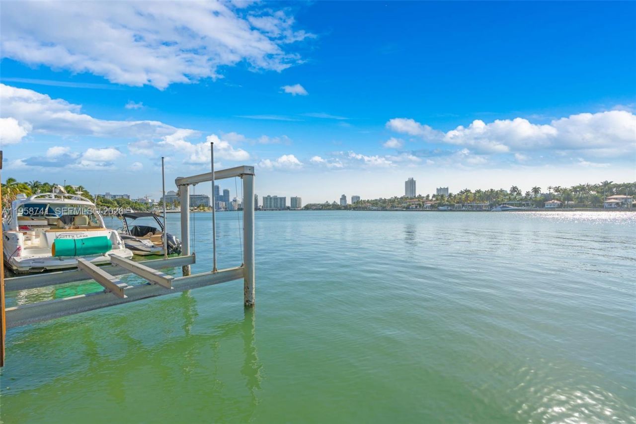 1398 Bay Dr , Miami Beach, FL 33141 Photo