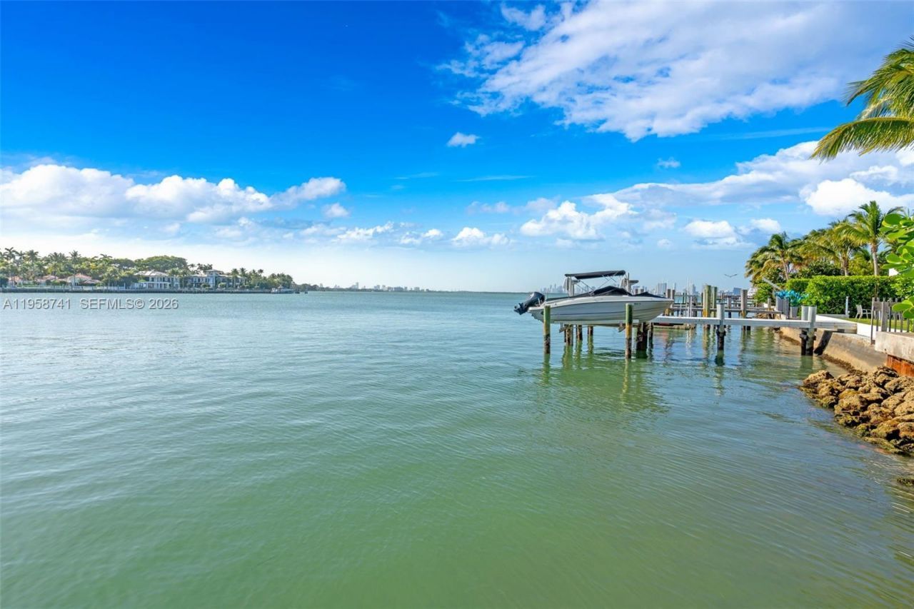 1398 Bay Dr , Miami Beach, FL 33141 Photo