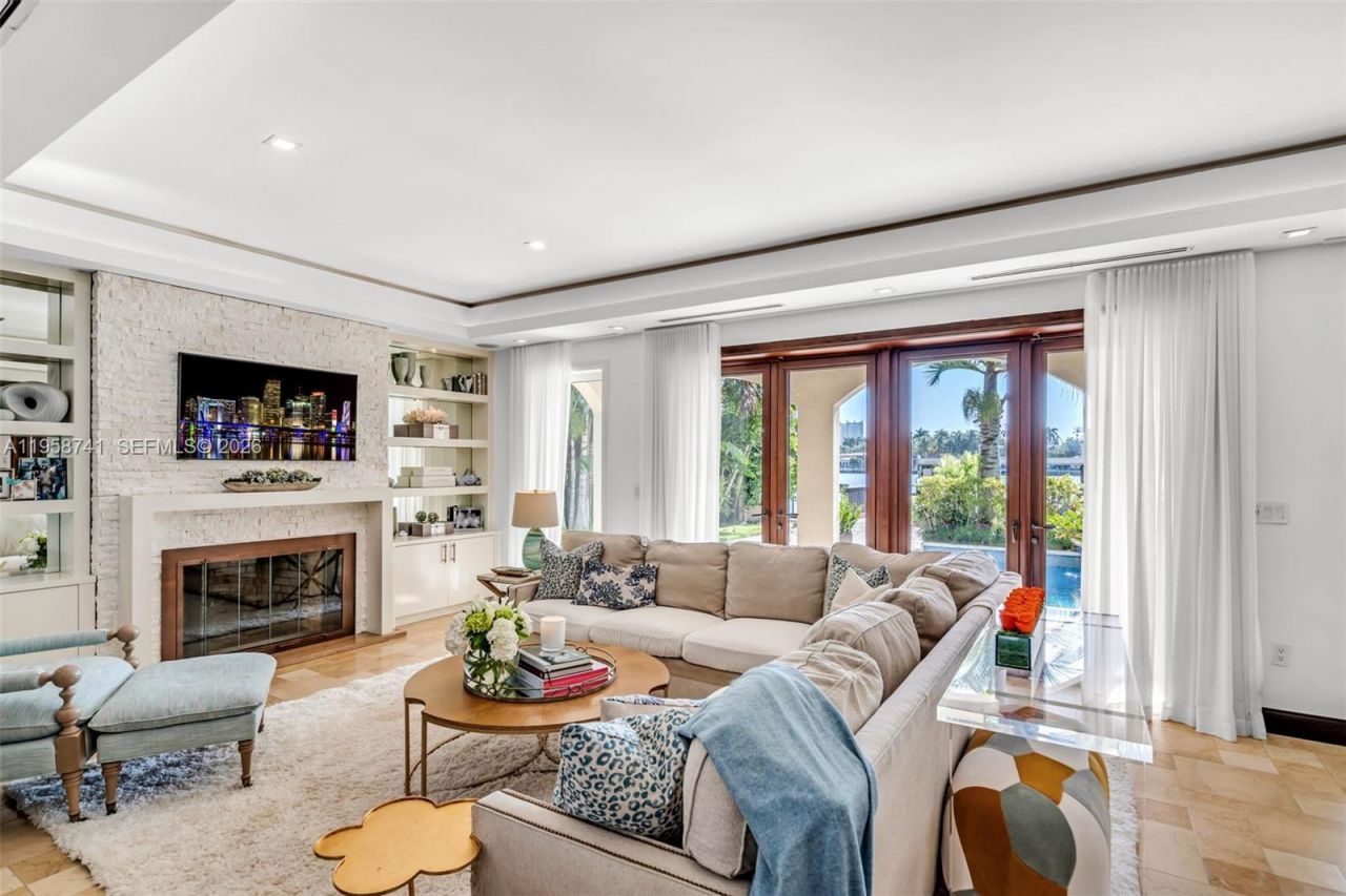 1398 Bay Dr , Miami Beach, FL 33141 Photo