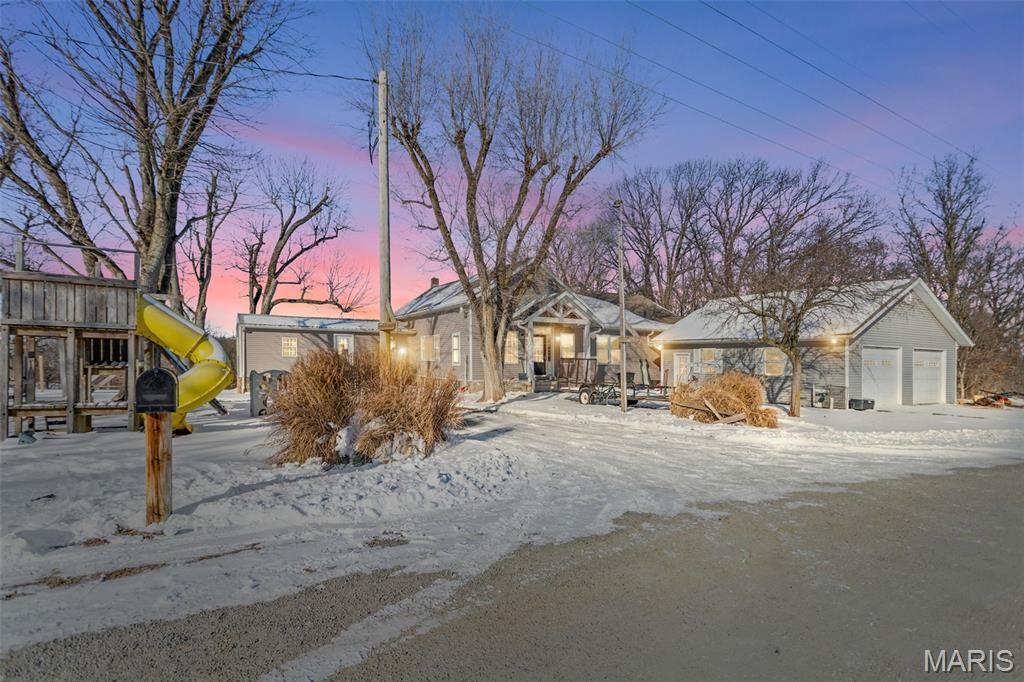 1272 NE 700 Avenue, Roodhouse, IL 62082 Main Photo