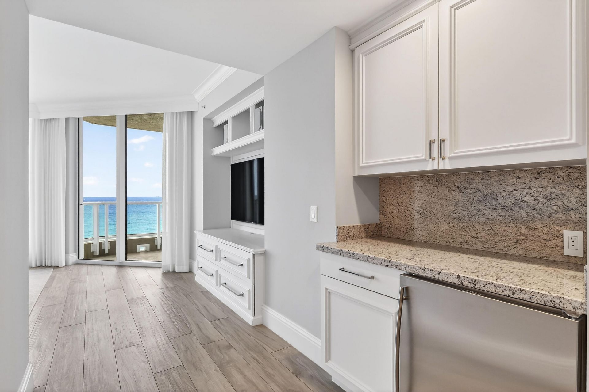 5050 N Ocean Drive, Unit 902, Singer Island, FL 33404 Photo