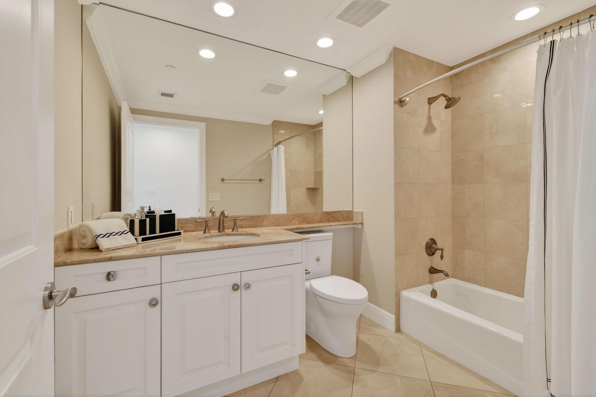 5050 N Ocean Drive, Unit 902, Singer Island, FL 33404 Photo