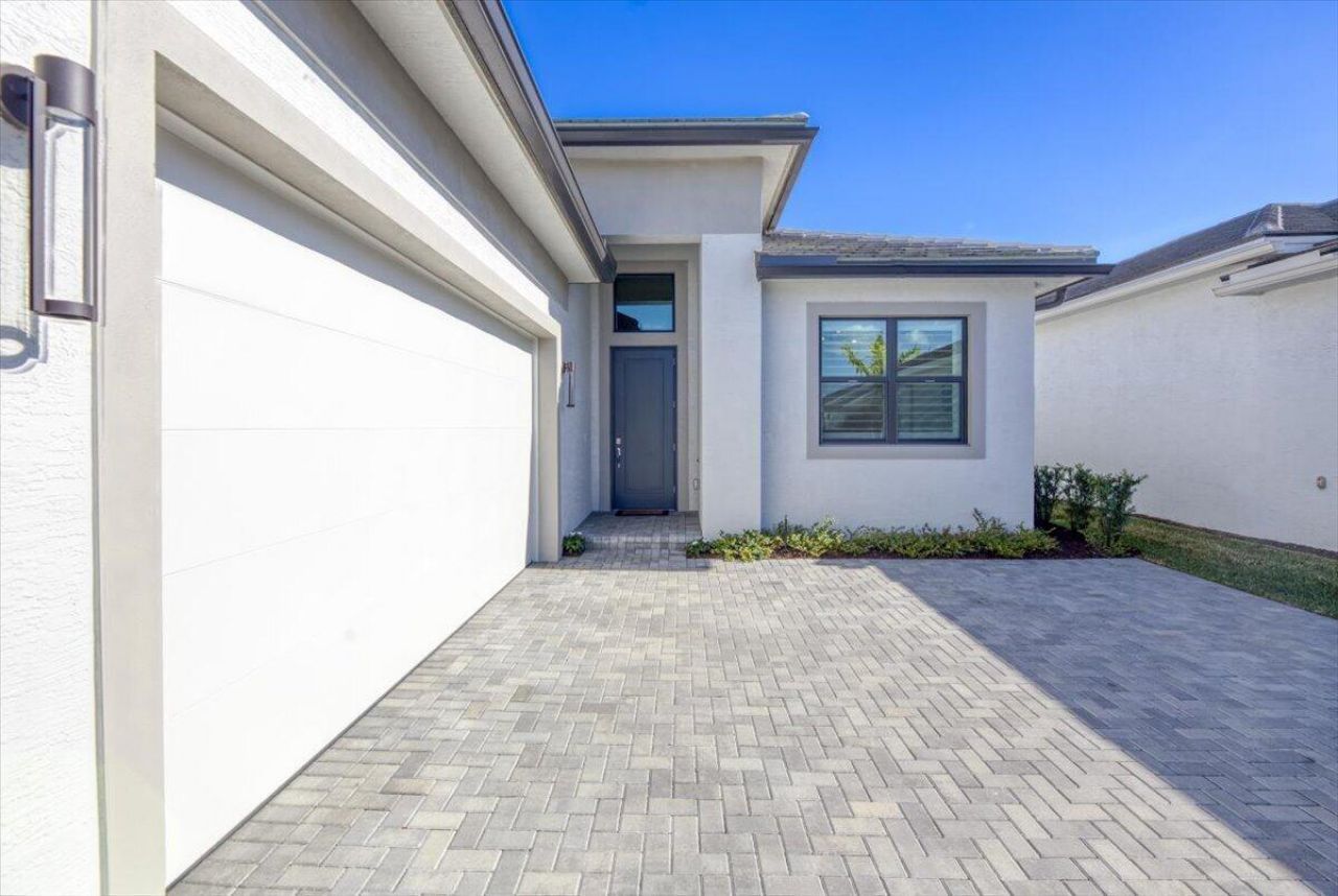 8431 SW Cantante Way, Port Saint Lucie, FL 34987 Photo