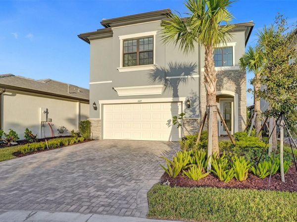 4422 S Silverwood Ln, Fort Lauderdale, FL 33309