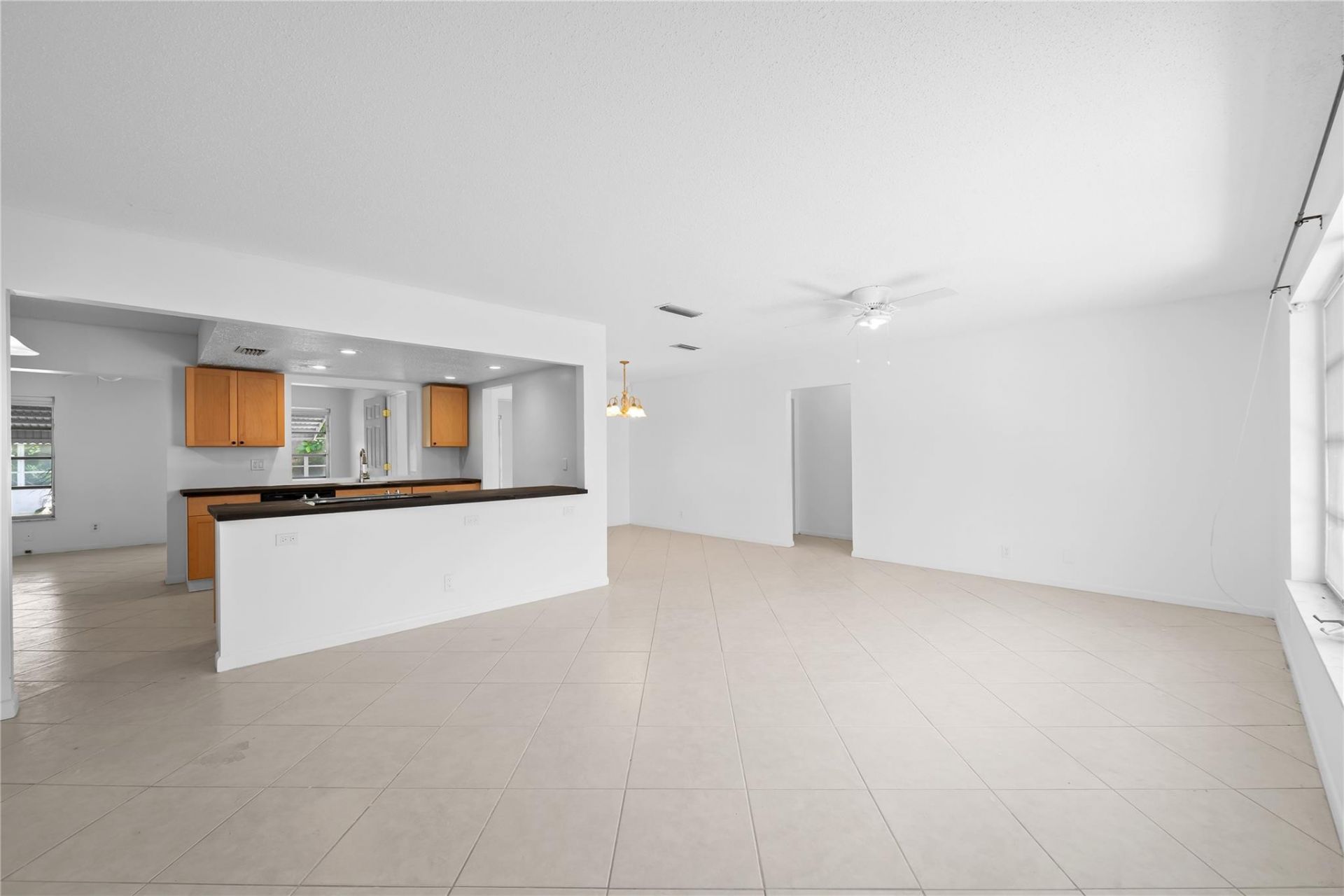 7005 NW 11th St, Margate, FL 33063 Photo