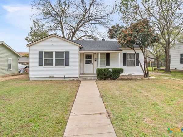 809 E 12th Avenue , Belton, TX 76513