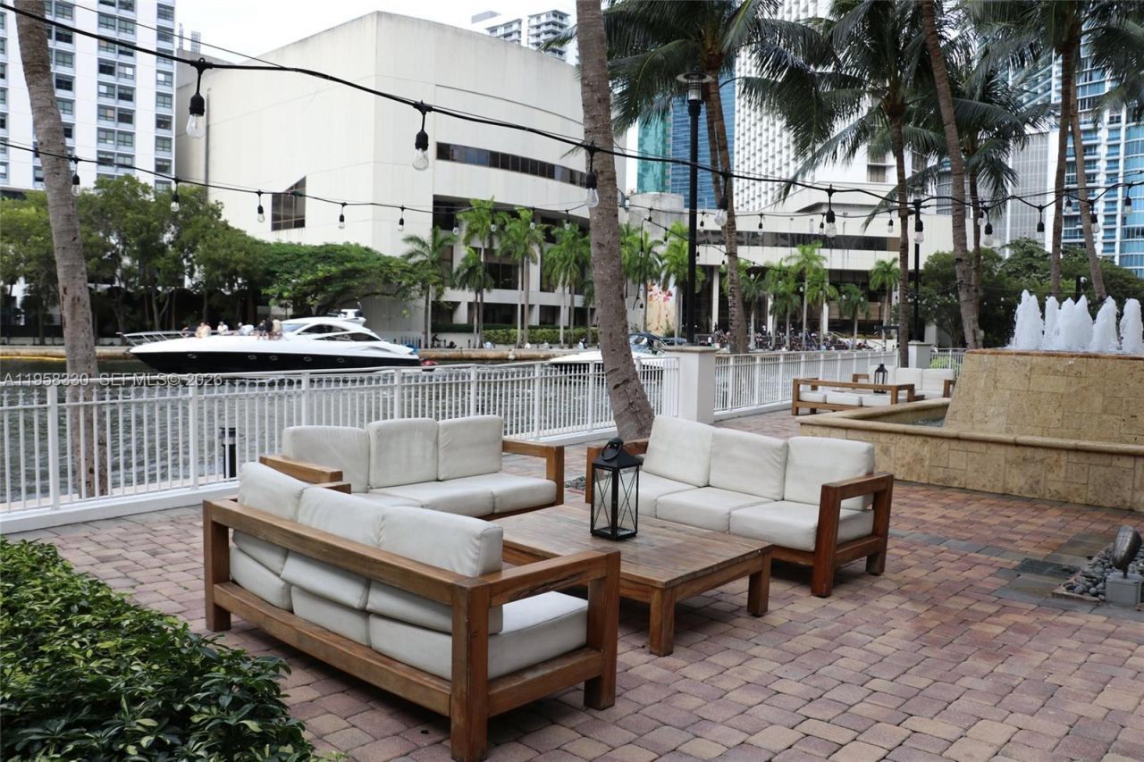 31 SE 5th St, Unit 507, Miami, FL 33131 Photo