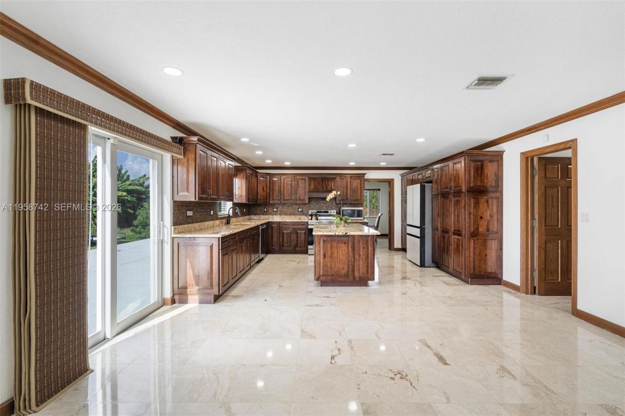 20520 SW 190th St , Miami, FL 33187 Photo