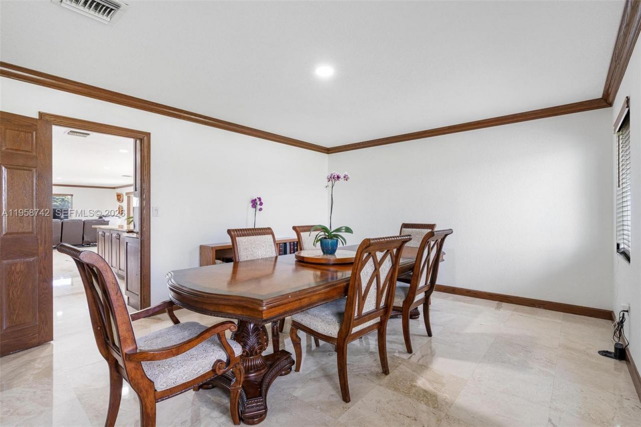 20520 SW 190th St , Miami, FL 33187 Photo