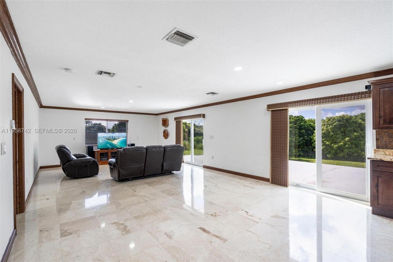 20520 SW 190th St , Miami, FL 33187 Photo