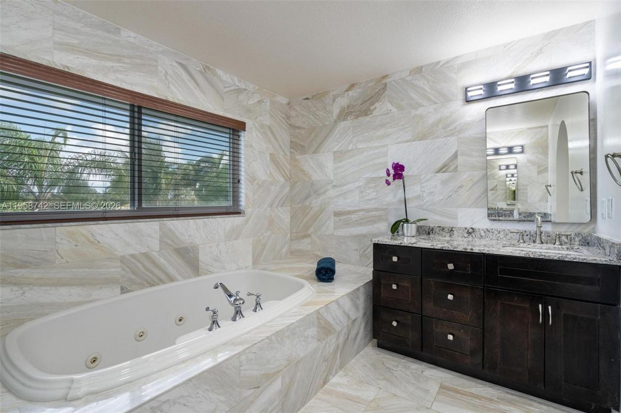 20520 SW 190th St , Miami, FL 33187 Photo