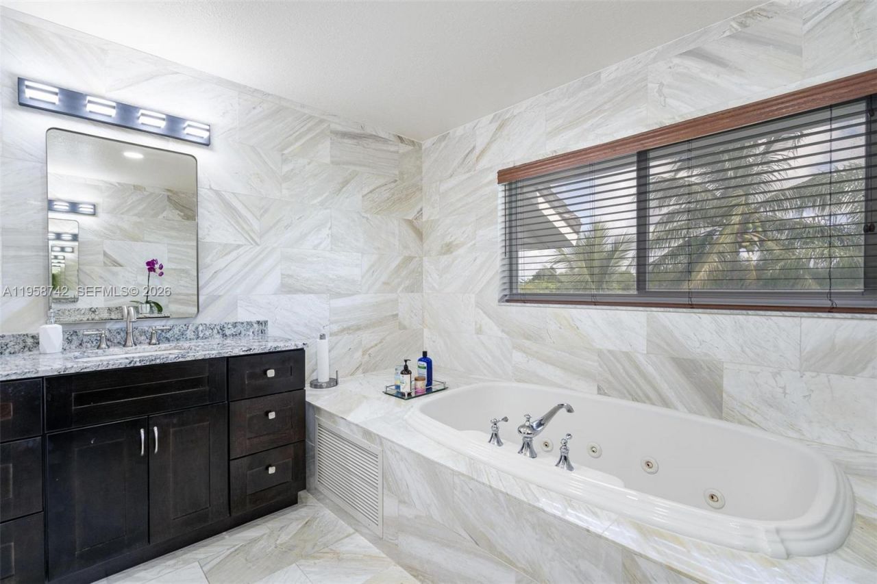 20520 SW 190th St , Miami, FL 33187 Photo