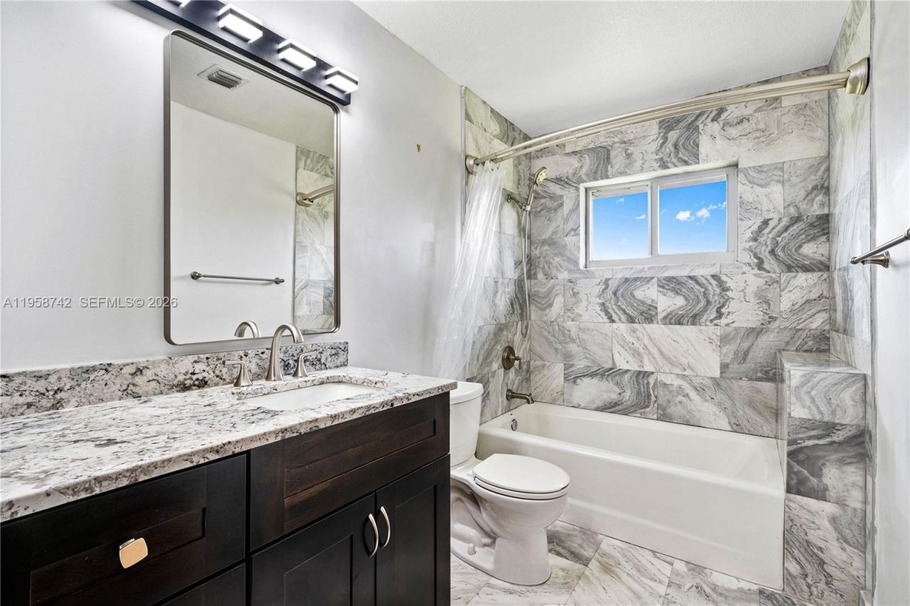 20520 SW 190th St , Miami, FL 33187 Photo