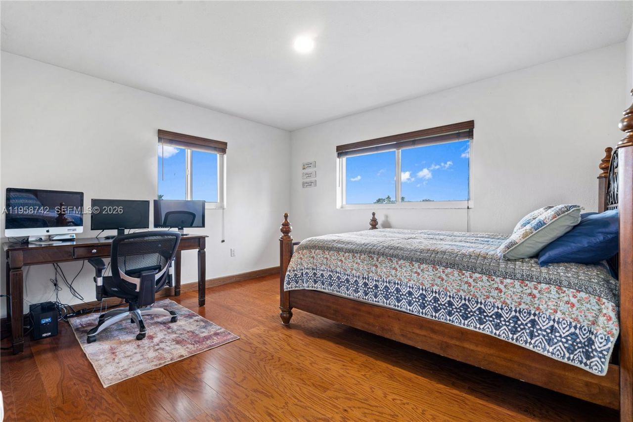 20520 SW 190th St , Miami, FL 33187 Photo