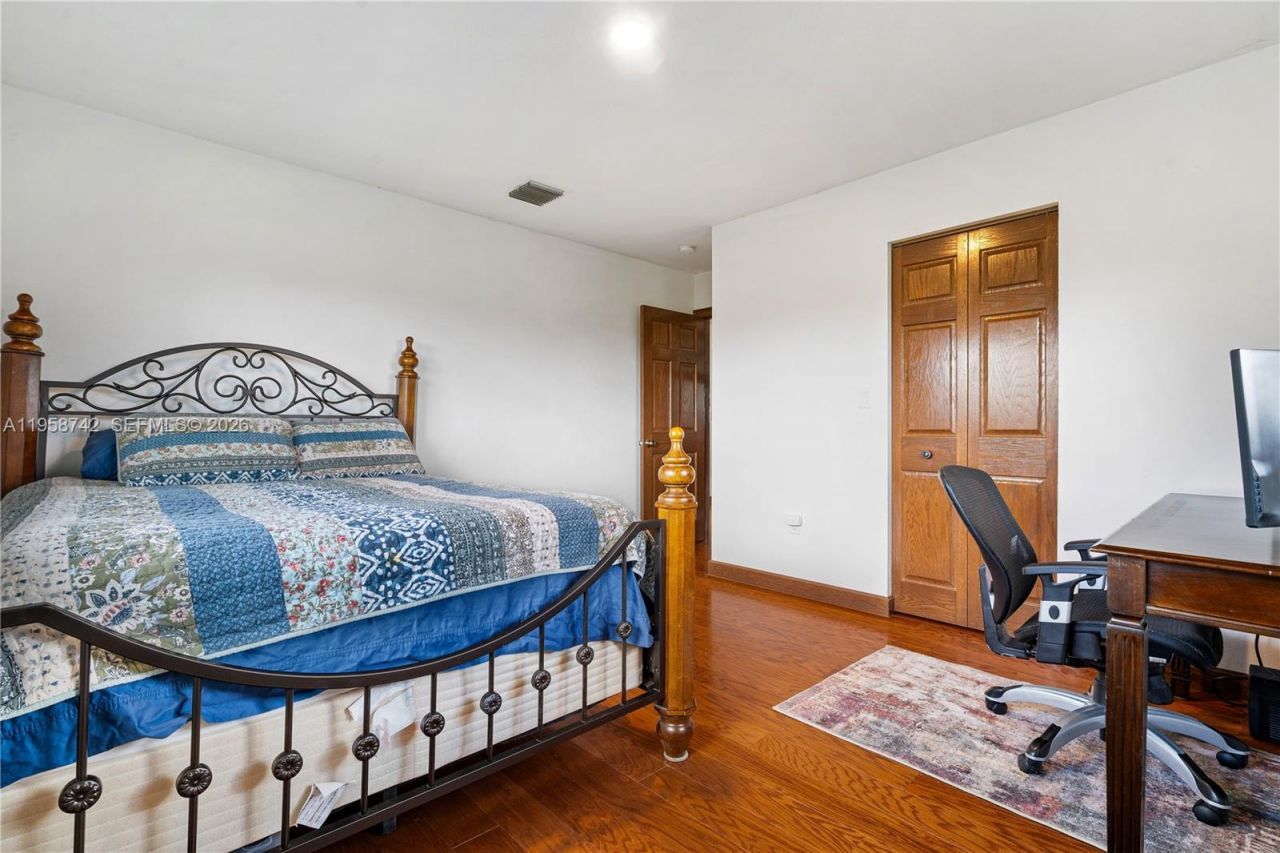 20520 SW 190th St , Miami, FL 33187 Photo