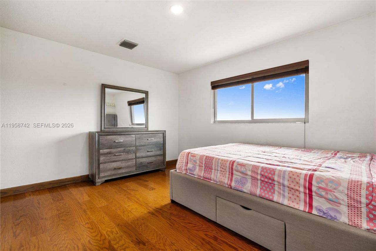 20520 SW 190th St , Miami, FL 33187 Photo